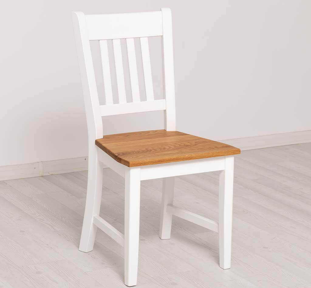 Chaise en pin massif avec assise en chêne massif vue de trois-quarts — Le Grenier Campagnard