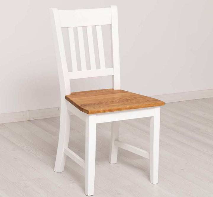 Chaise en pin massif avec assise en chêne massif vue de trois-quarts — Le Grenier Campagnard
