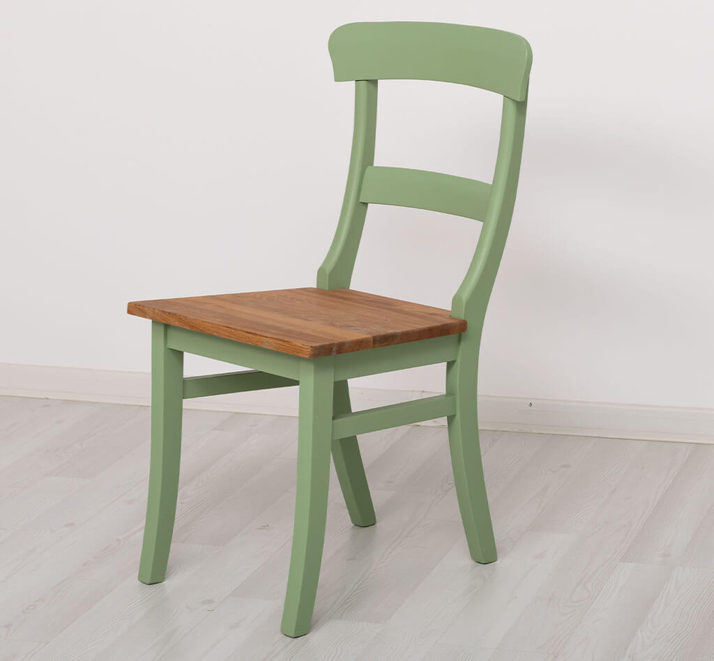 Chaise en pin massif vue de trois-quart profil — Le Grenier Campagnard