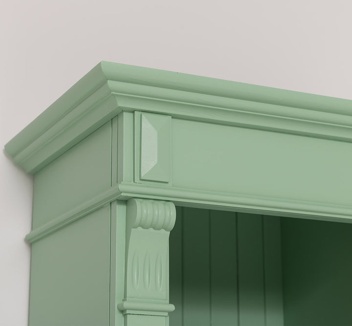 détail colonne de salle de bain en pin massif style Directoire finition Vert Menthe