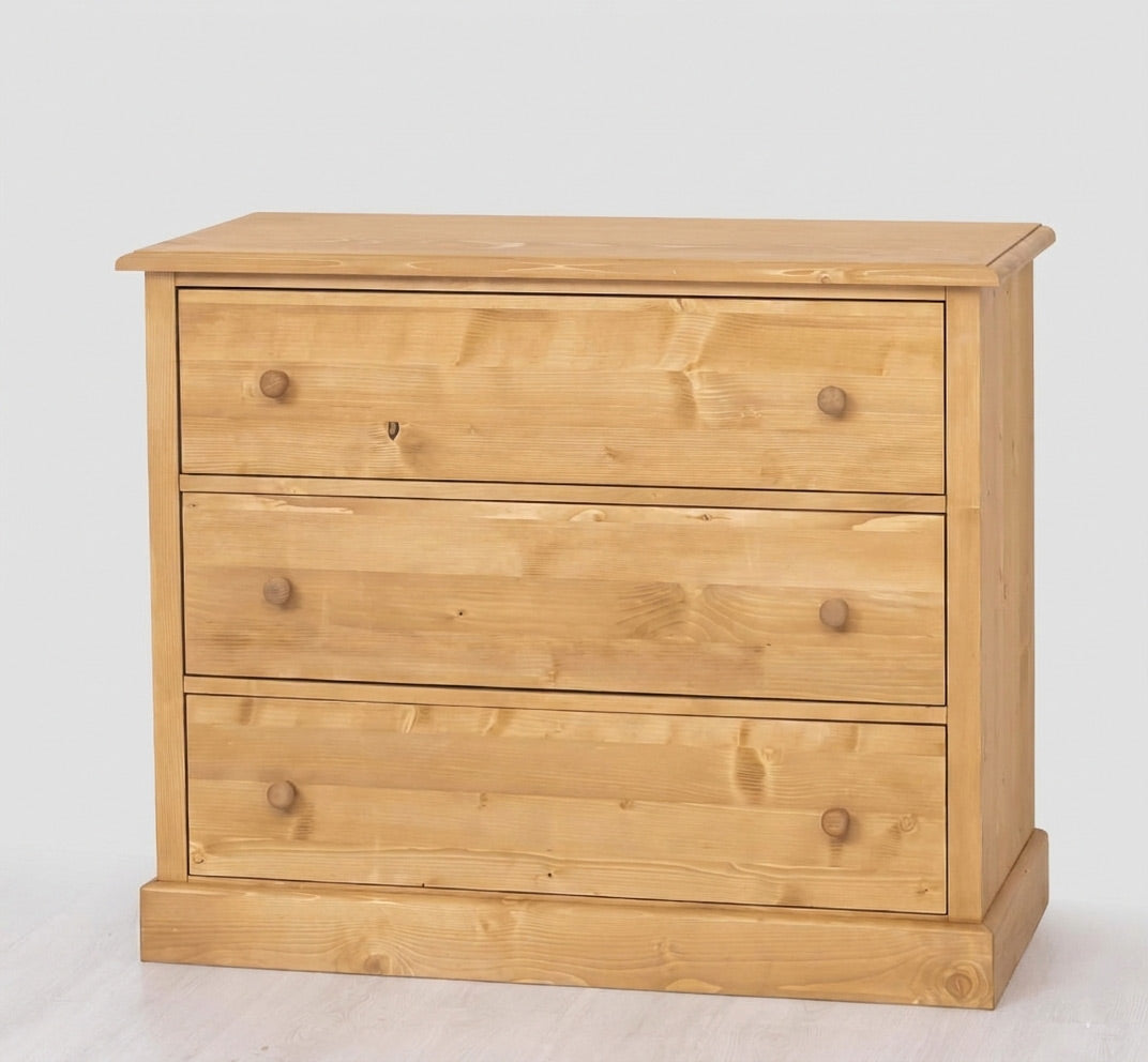 Commode 3 tiroirs en pin massif finition Ciré miel clair vue de face