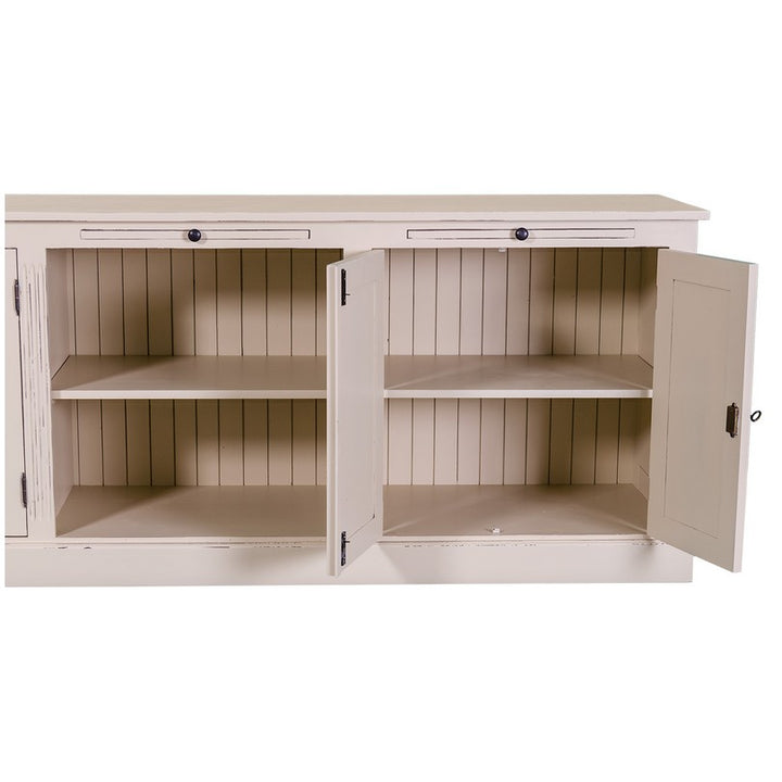 intérieur d’une enfilade en pin massif avec étagères et portes ouvertes