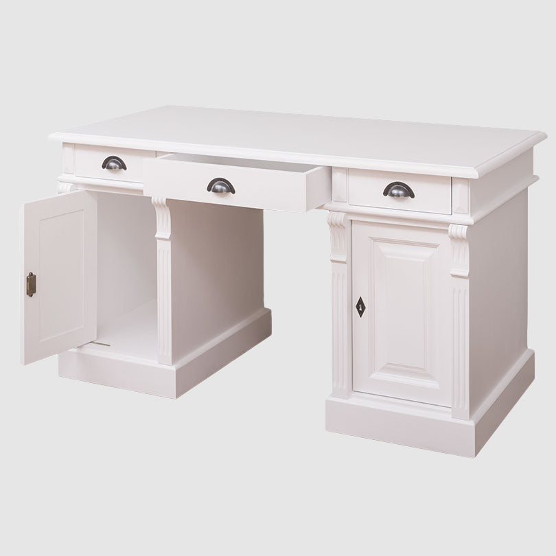 Bureau en pin massif avec 3 tiroirs et 2 portes.