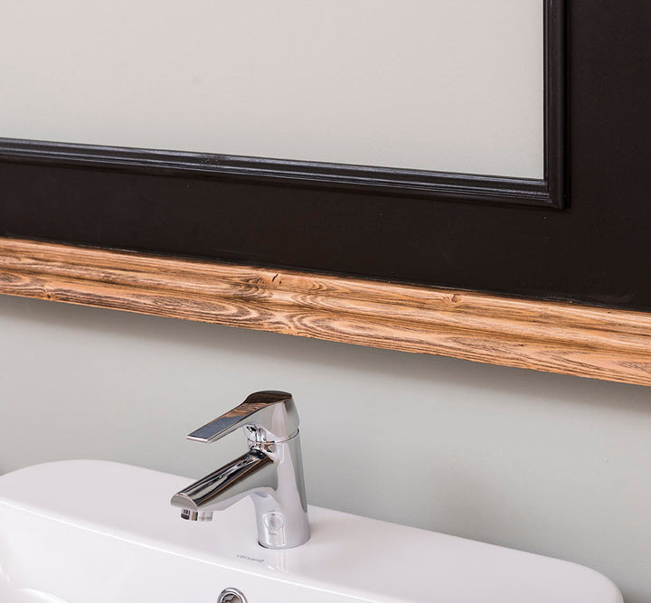 Tablette basse en pin massif naturel du miroir noir au-dessus d&