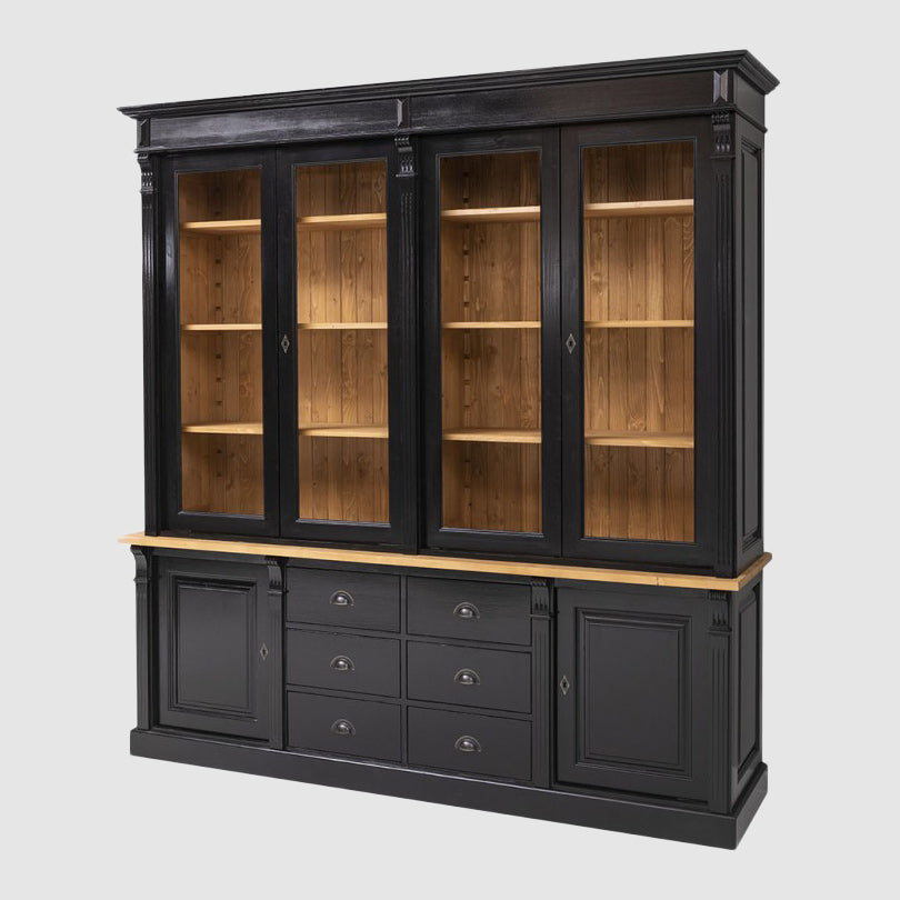 Bibliothèque en pin massif style Directoire noire avec portes vitrées fermées, vue de trois-quarts