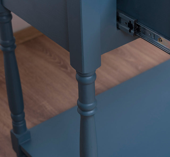 Détail pieds tournés console en pin massif.