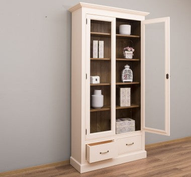 Vitrine en pin massif GS359 avec une porte vitrée ouverte