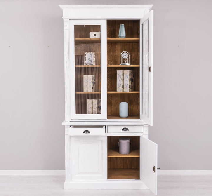 Bibliothèque en pin massif style Directoire blanche avec porte vitrée et porte basse droites ouvertes, vue de face