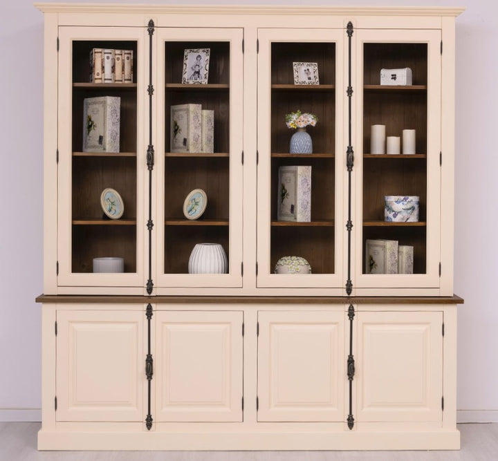 Intérieur de la partie haute d’une vitrine en pin massif avec quatre portes vitrées et étagères visibles