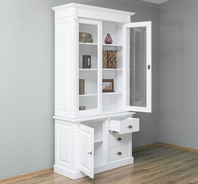 Vitrine en pin massif style Directoire avec portes vitrées ouvertes