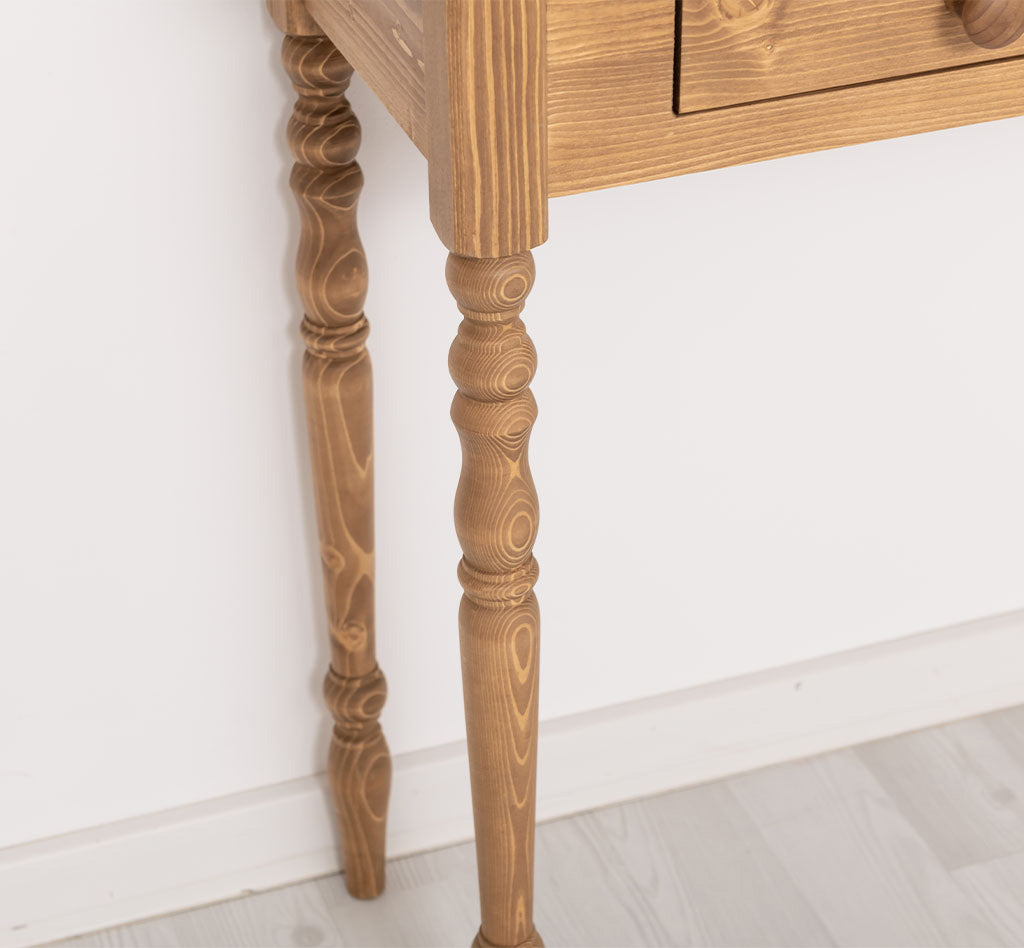 Console en pin massif avec 3 tiroirs.