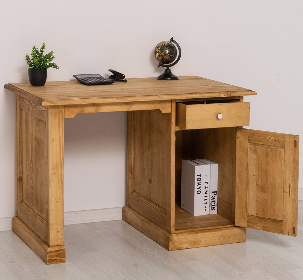 Bureau en pin massif avec caisson et porte.