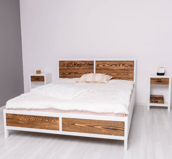 Lit en pin massif de style rustique avec tables de nuit — Le Grenier Campagnard