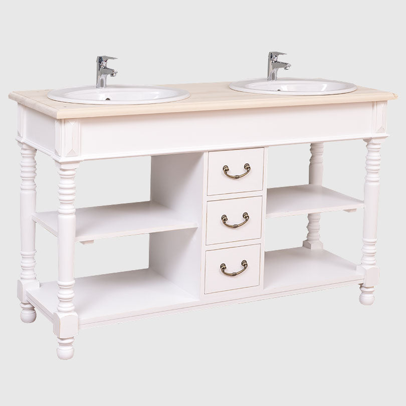Meuble de salle de bain blanc à double vasque présentant des colonnes sculptées et un large espace de rangement ouvert.