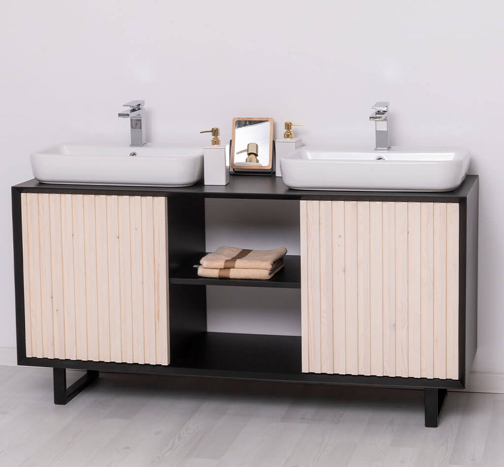 Meuble vasque en pin massif dans une salle de bain moderne — Le Grenier Campagnard
