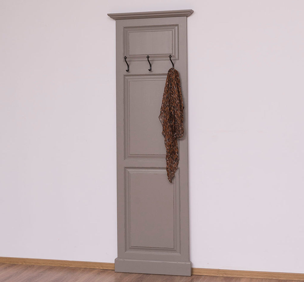Porte-manteau en pin massif avec panneaux moulurés vue de face — Le Grenier Campagnard