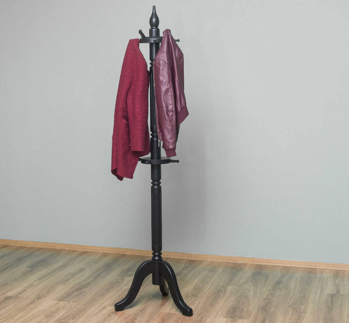 Porte-manteau en pin massif avec vestes et manteaux — Le Grenier Campagnard
