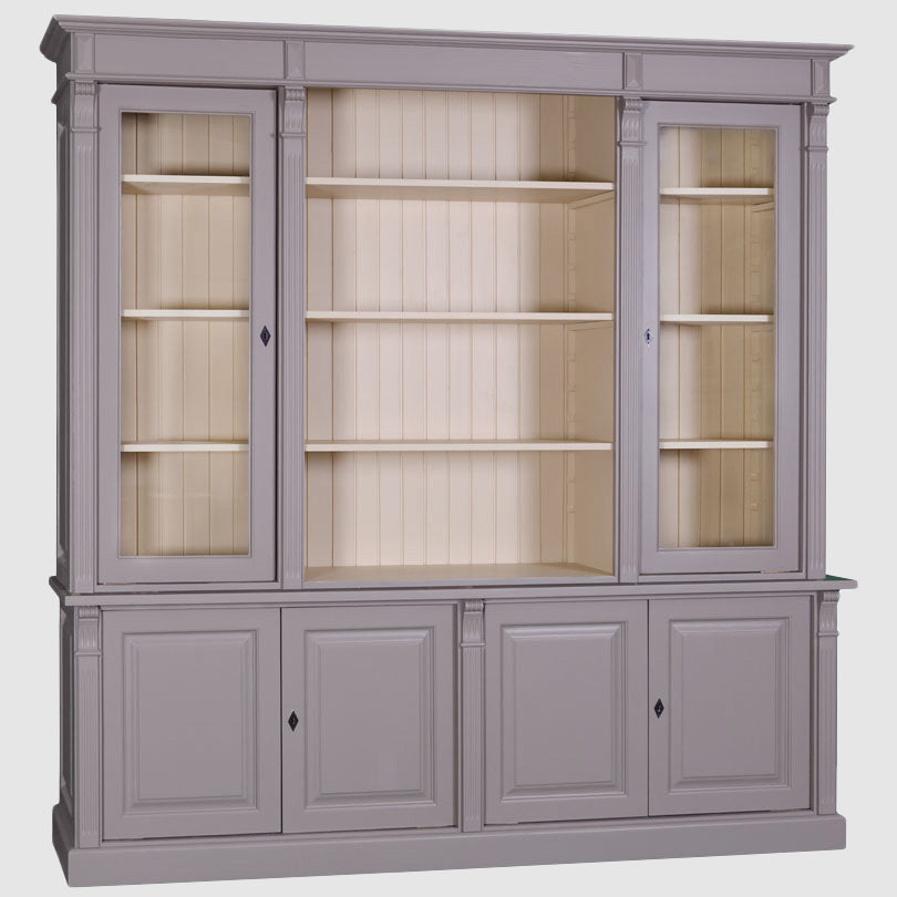 Bibliothèque en bois massif patine grise avec deux vitrines latérales et quatre portes basses