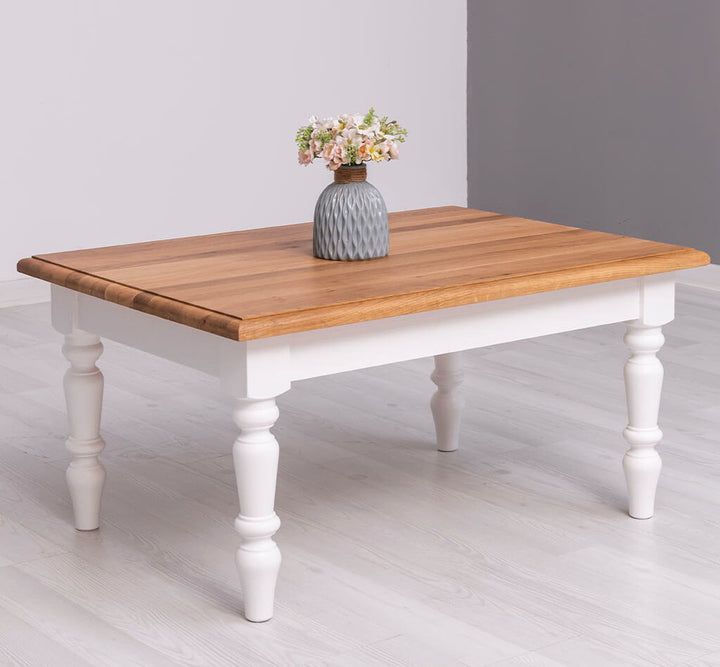 Table basse en pin massif avec vase fleuri — Le Grenier Campagnard
