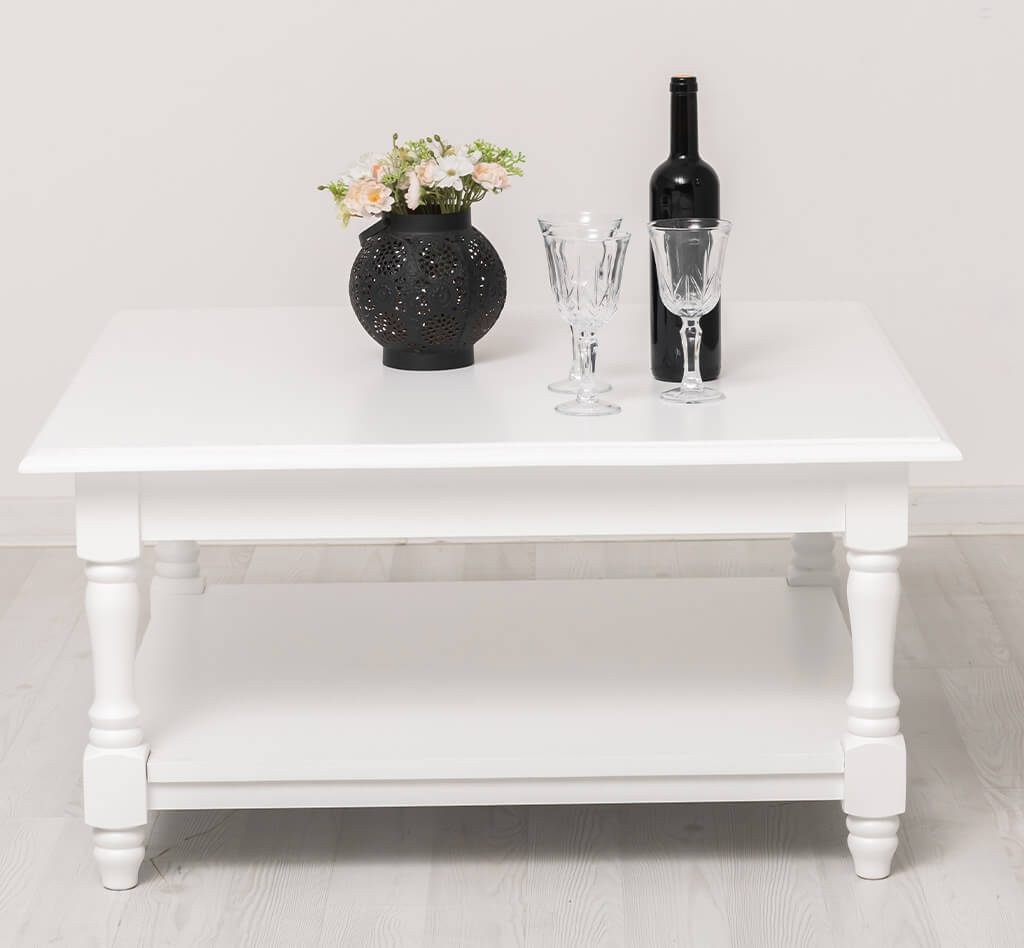 Table basse en pin massif avec décoration de table — Le Grenier Campagnard