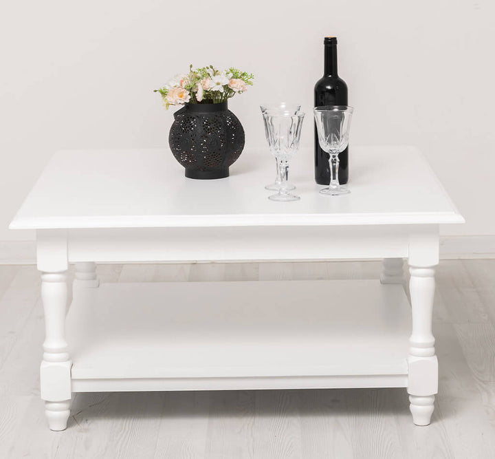 Table basse en pin massif avec décoration de table — Le Grenier Campagnard
