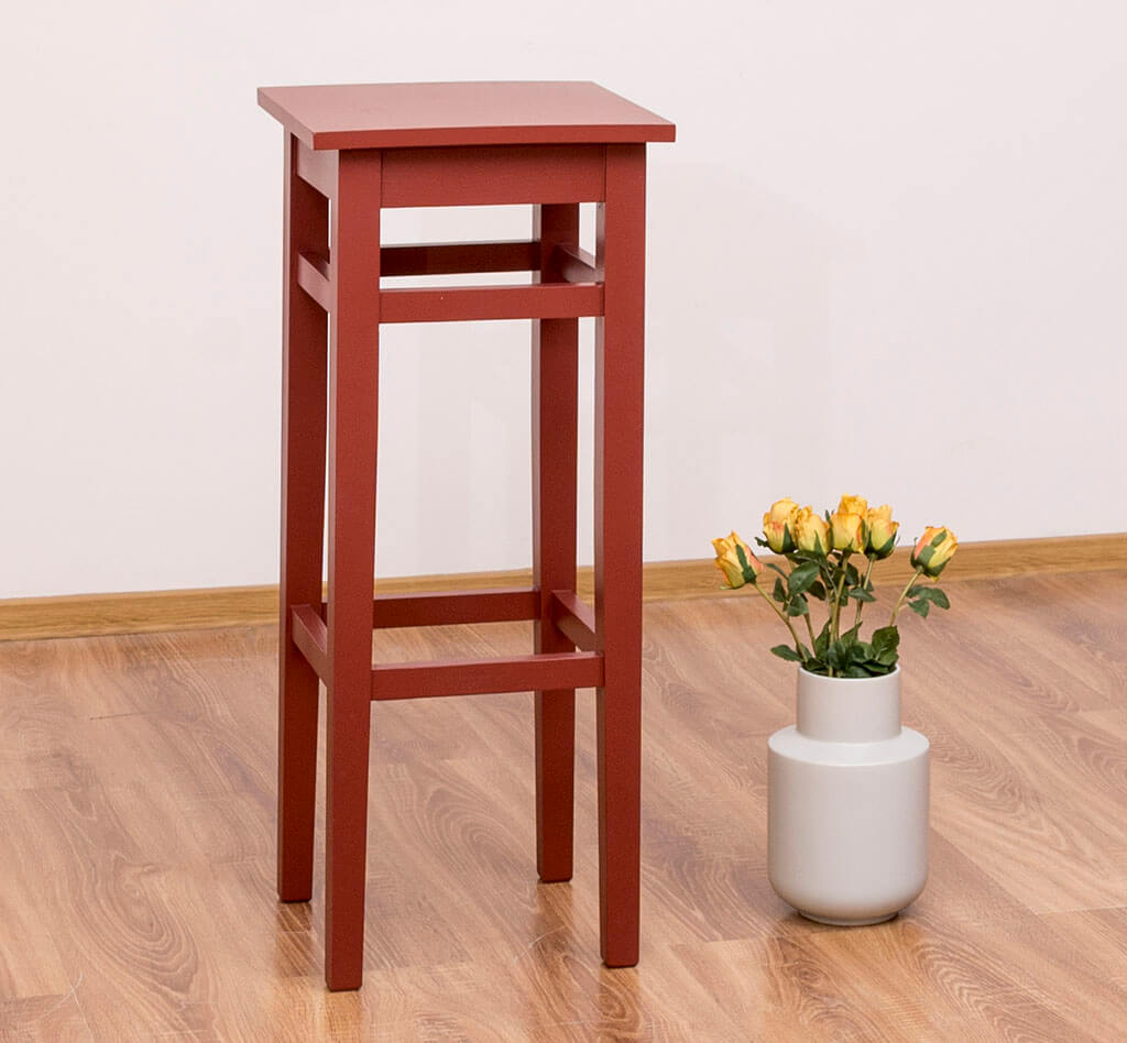 "Tabouret de bar en pin massif en ambiance à côté d&