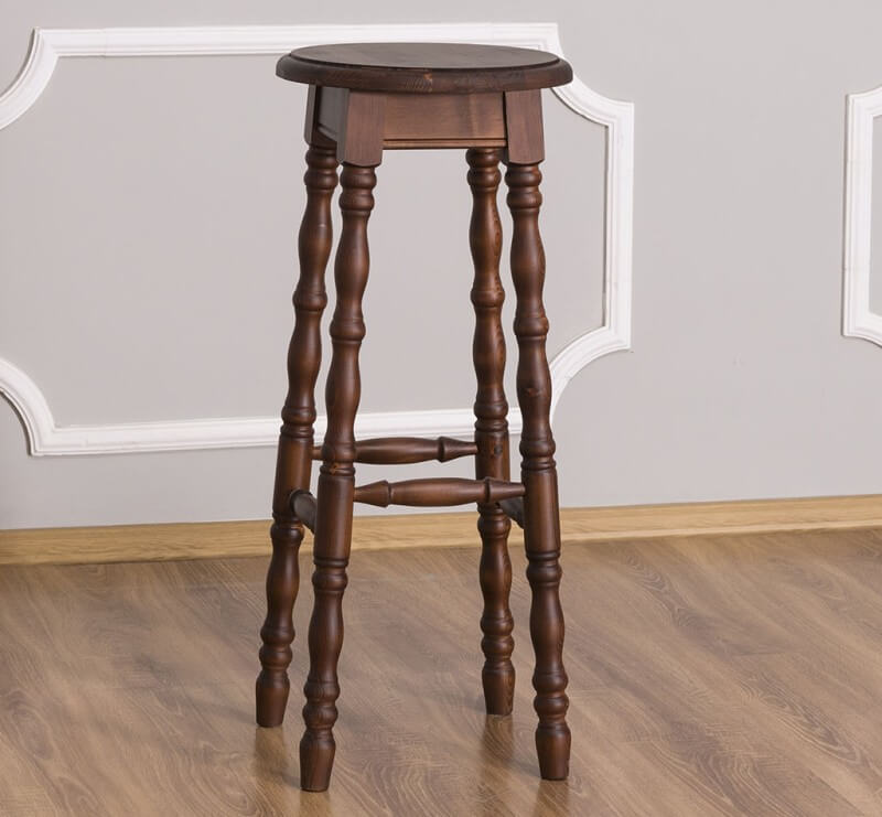 Tabouret de bar en pin massif vue de trois-quart — Le Grenier Campagnard